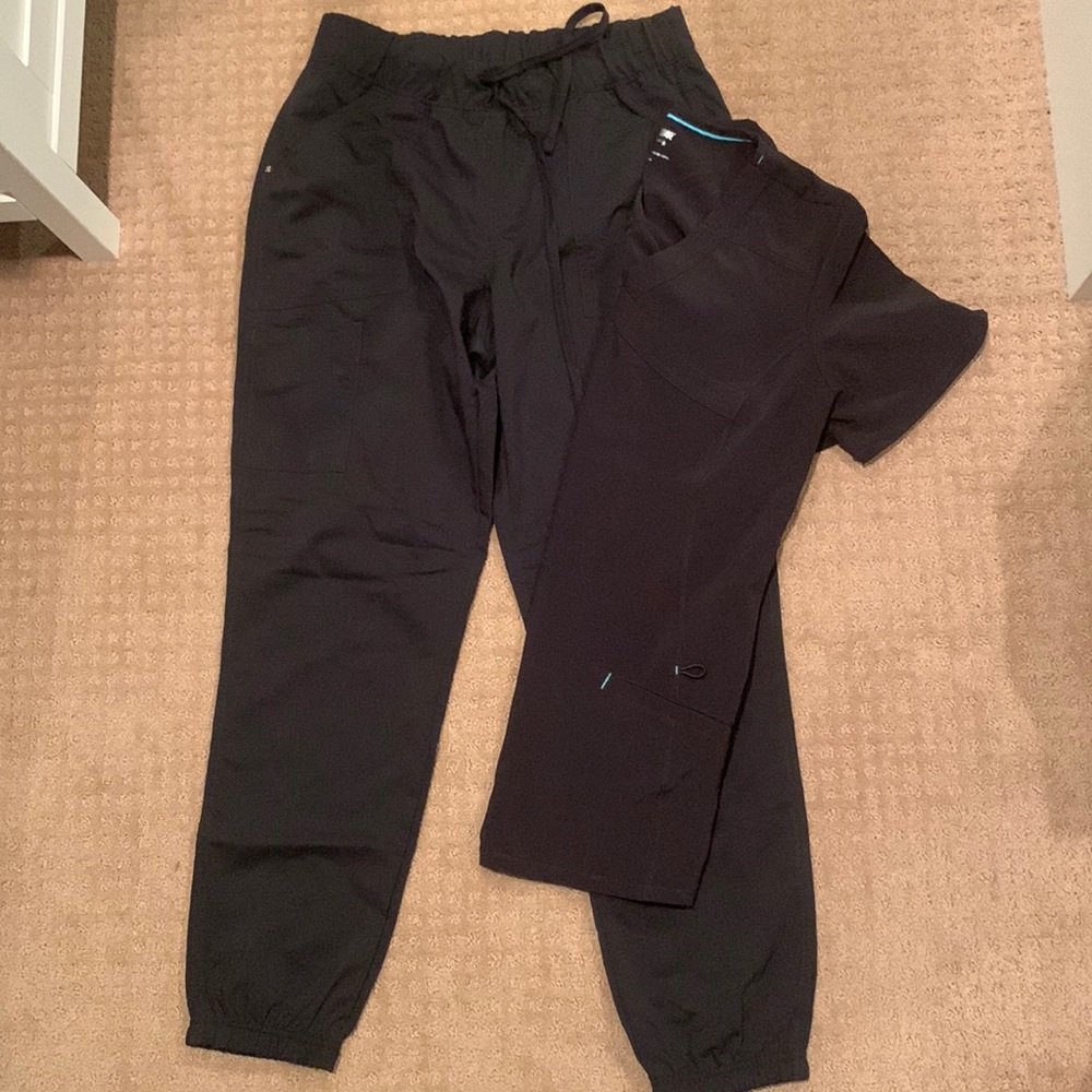 Scrubstar Scrub Top and Jogger Bottoms